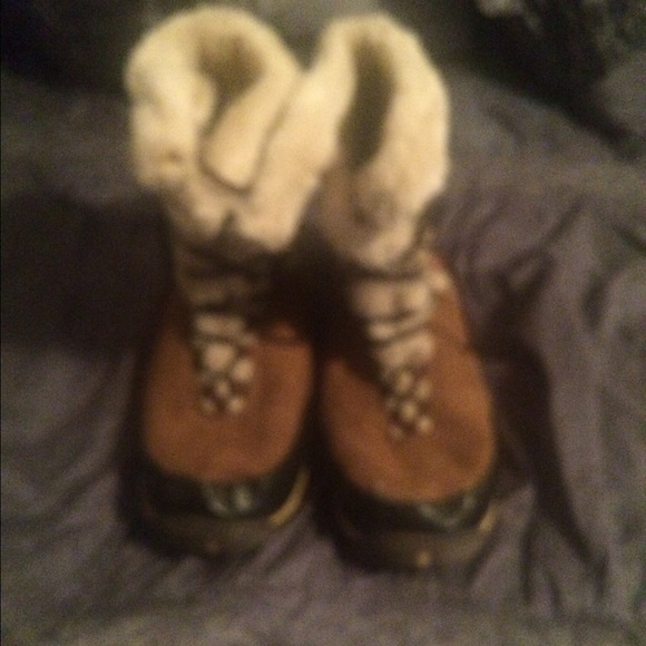 Snow boots size 8