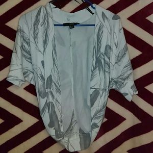 Feather Print Short Pullover