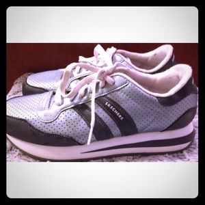 Women's metallic blue SKECHERS ACTIVE size 9