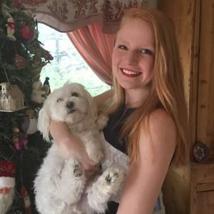 Meet your Posher, Michaela