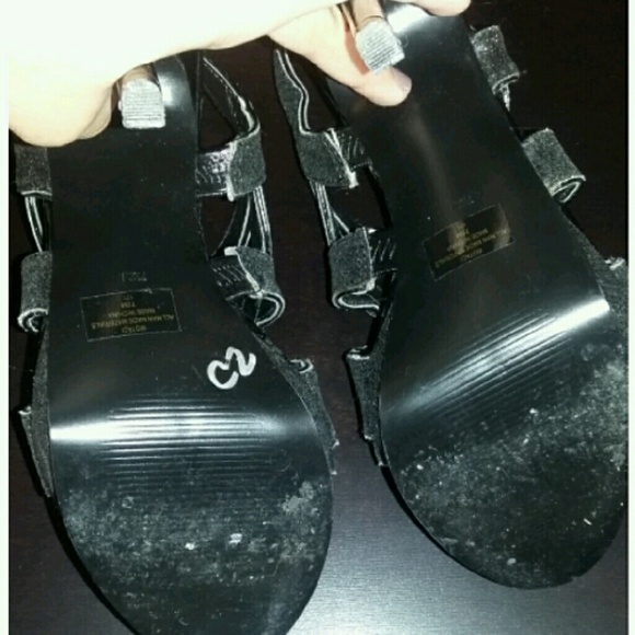 SOLD Heels - Picture 3 of 4