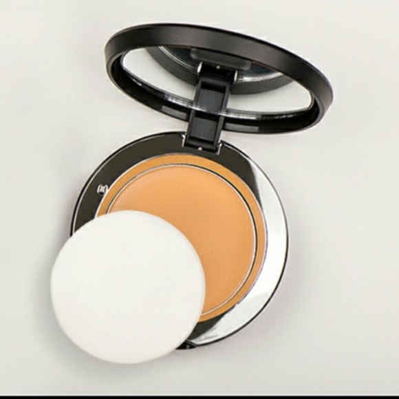 Younique mineral cream foundation