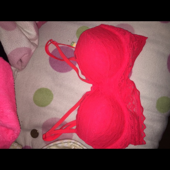 VS  bralette never worn tag still on it!