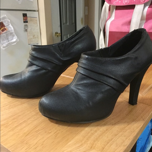 Madden Girl black booties