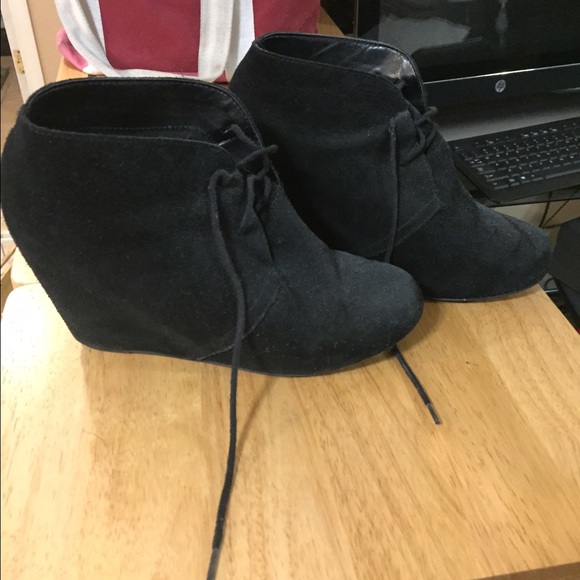 Dolce Vita suede black booties