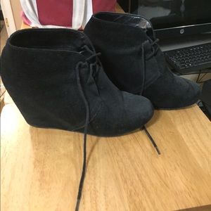 Dolce Vita suede black booties