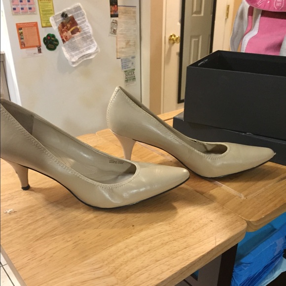 Beige kitten heels by Tahari. Never worn. - Picture 1 of 4