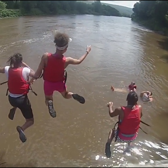 Meet your Posher, Kayla 💖 - Picture 3 of 4