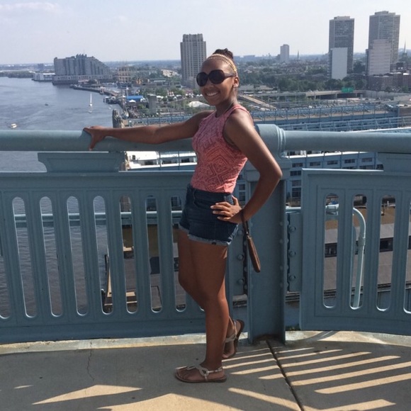 Meet your Posher, Kayla 💖 - Picture 4 of 4