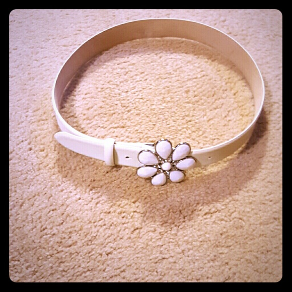 Genuine leather white belt w/ornate buckle