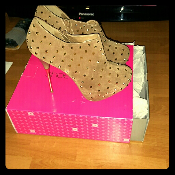 Spiked heels