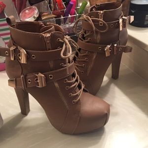 Size 8 Charlotte Russe heeled boots!