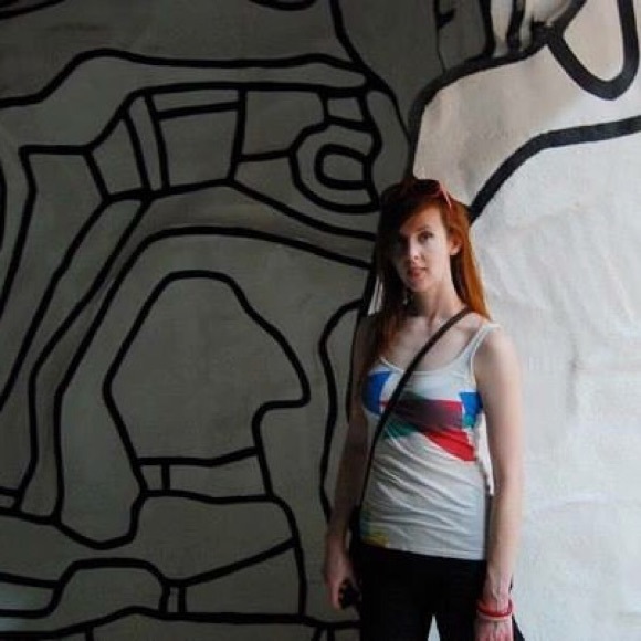 Meet your Posher, Amanda - Picture 2 of 4