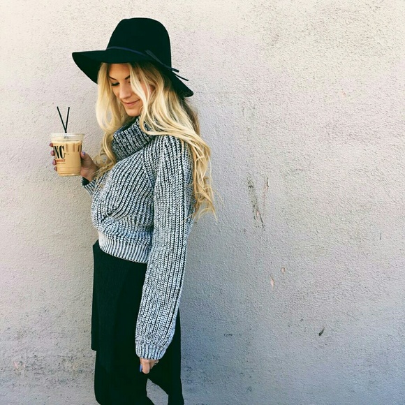 ☆SOLD☆ LF Emma & Sam Black Asymmetrical Top - Picture 4 of 4