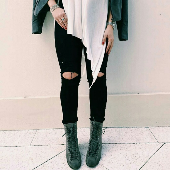 ☆SOLD☆ LF Emma & Sam Black Asymmetrical Top - Picture 2 of 4