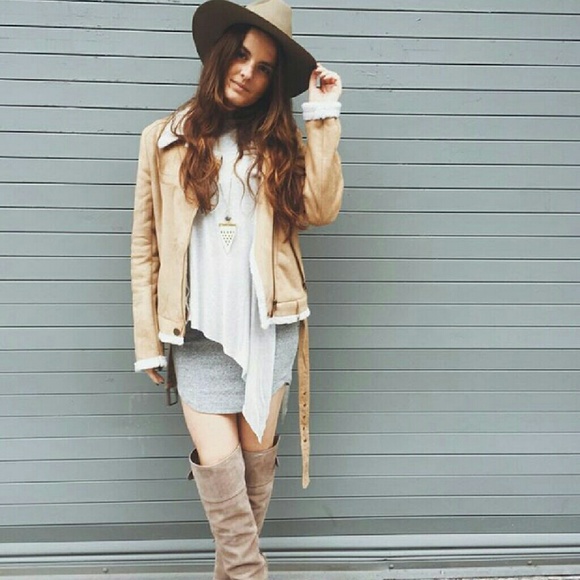 ☆SOLD☆ LF Emma & Sam Black Asymmetrical Top - Picture 3 of 4