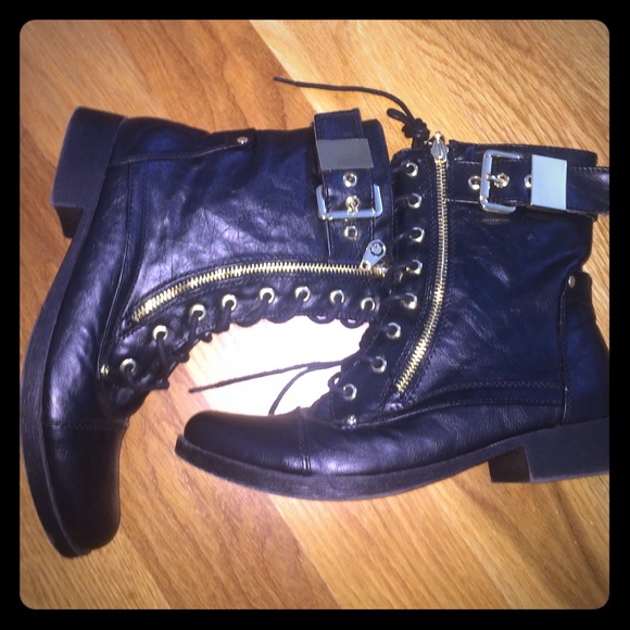 Combat boots