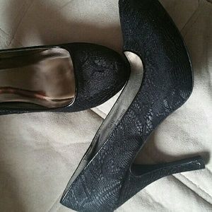 Black lace pumps