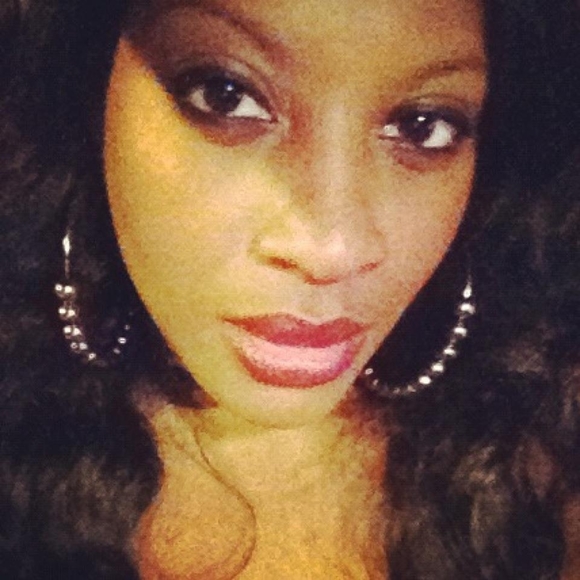 Meet your Posher, Chloe - Picture 2 of 3