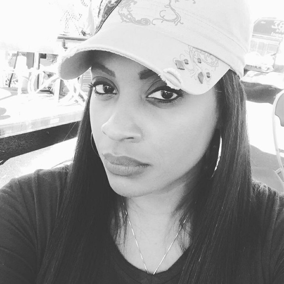 Meet your Posher, Chloe - Picture 3 of 3