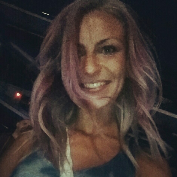 Meet your Posher, Paige🖤 - Picture 5 of 6