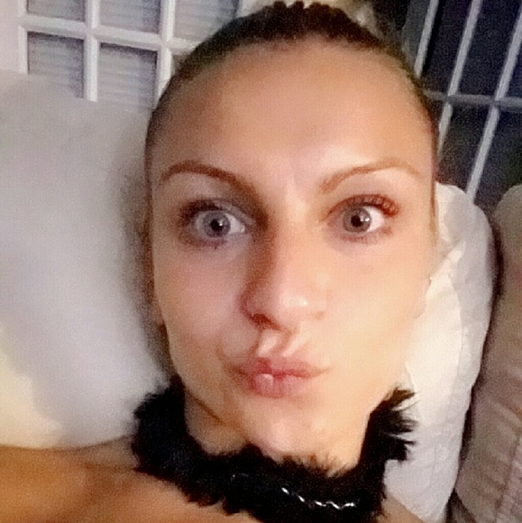 Meet your Posher, Paige🖤 - Picture 3 of 6