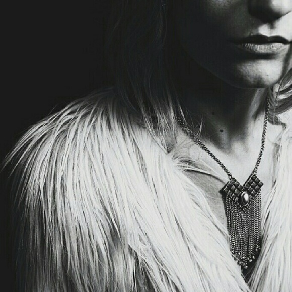 Meet your Posher, Paige🖤 - Picture 2 of 6