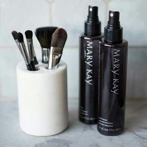 Finishing spray & brushes