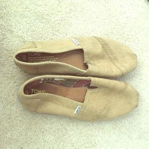 Gently Used Burlap Toms. Worn maybe 3 times.