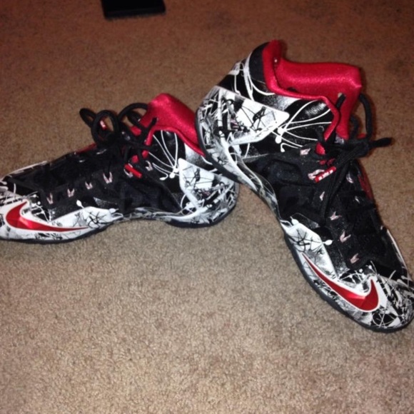 Lebron Graffitis size 8 MEN SHOES