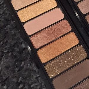 Nude eye pallet and primer