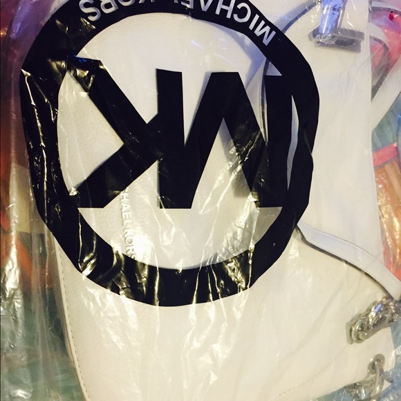 A brand new Michael Kors purse. - Picture 2 of 3