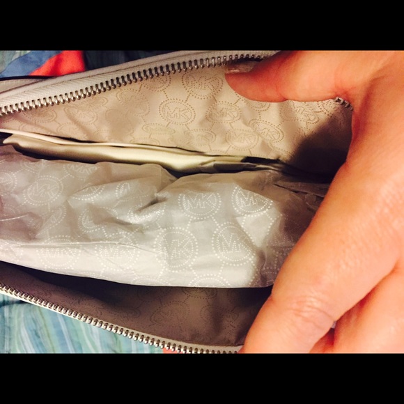 A brand new Michael Kors purse. - Picture 3 of 3