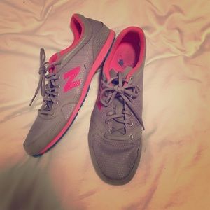 New balance grey pink minimus