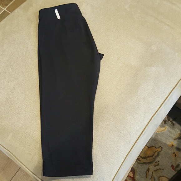 Zella black 'live in' slim fit capris xs
