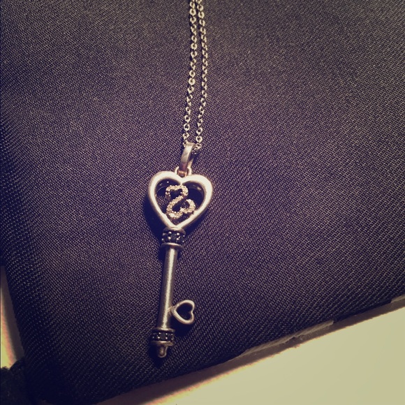 Jane Seymour open heart key necklace!