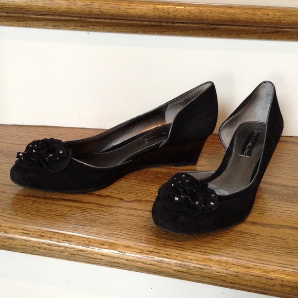 bandolino black wedges