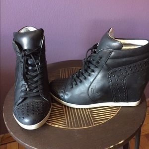 Koolaburra Leather sneakers size 9 euro 40