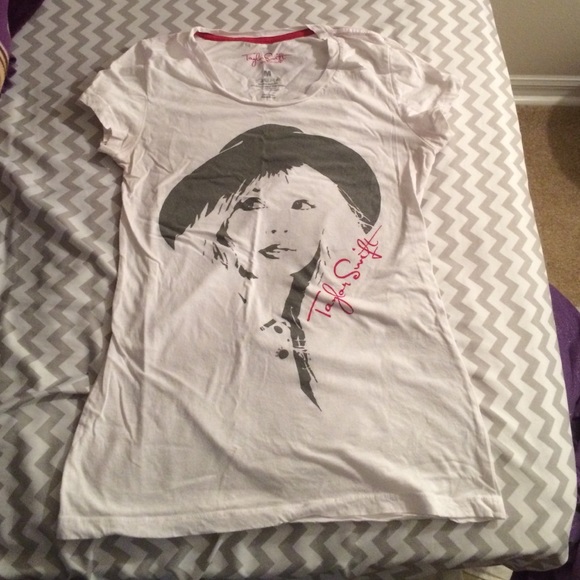 Taylor Swift T-shirt