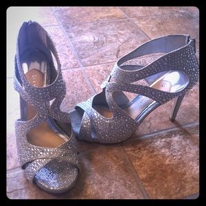 Gorgeous diamond like pumps SOLD