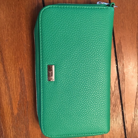 Thirty One All about the Benjamin's wallet EUC