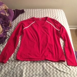 Long-sleeved athletic shirt