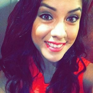 Meet your Posher, Raquel