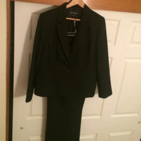 RESERVED Evan-Picone Business Suit