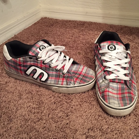 Etnies skate shoes