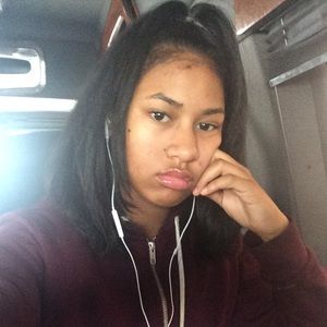 Meet your Posher, Makailia