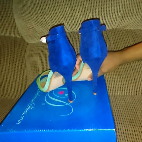 Heels - Picture 4 of 4