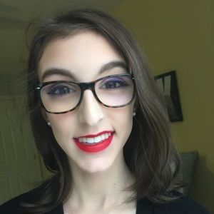 Meet your Posher, Carly