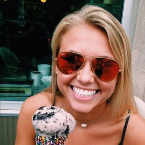 Meet your Posher, Lauren