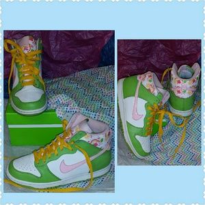 Nike sneakers youth size 6